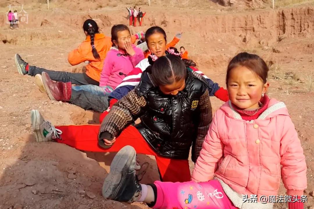 在人间 | 穷孩子考学记：63岁老人带出20个大学生。
63岁老人带出20个大学