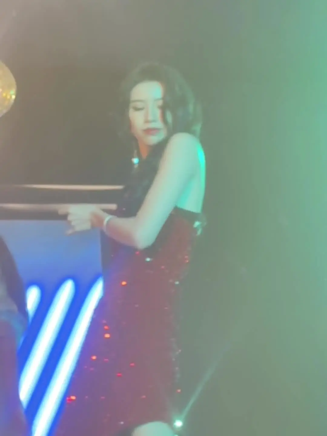 “夜店女郎 ”也是为工作“献身了”
