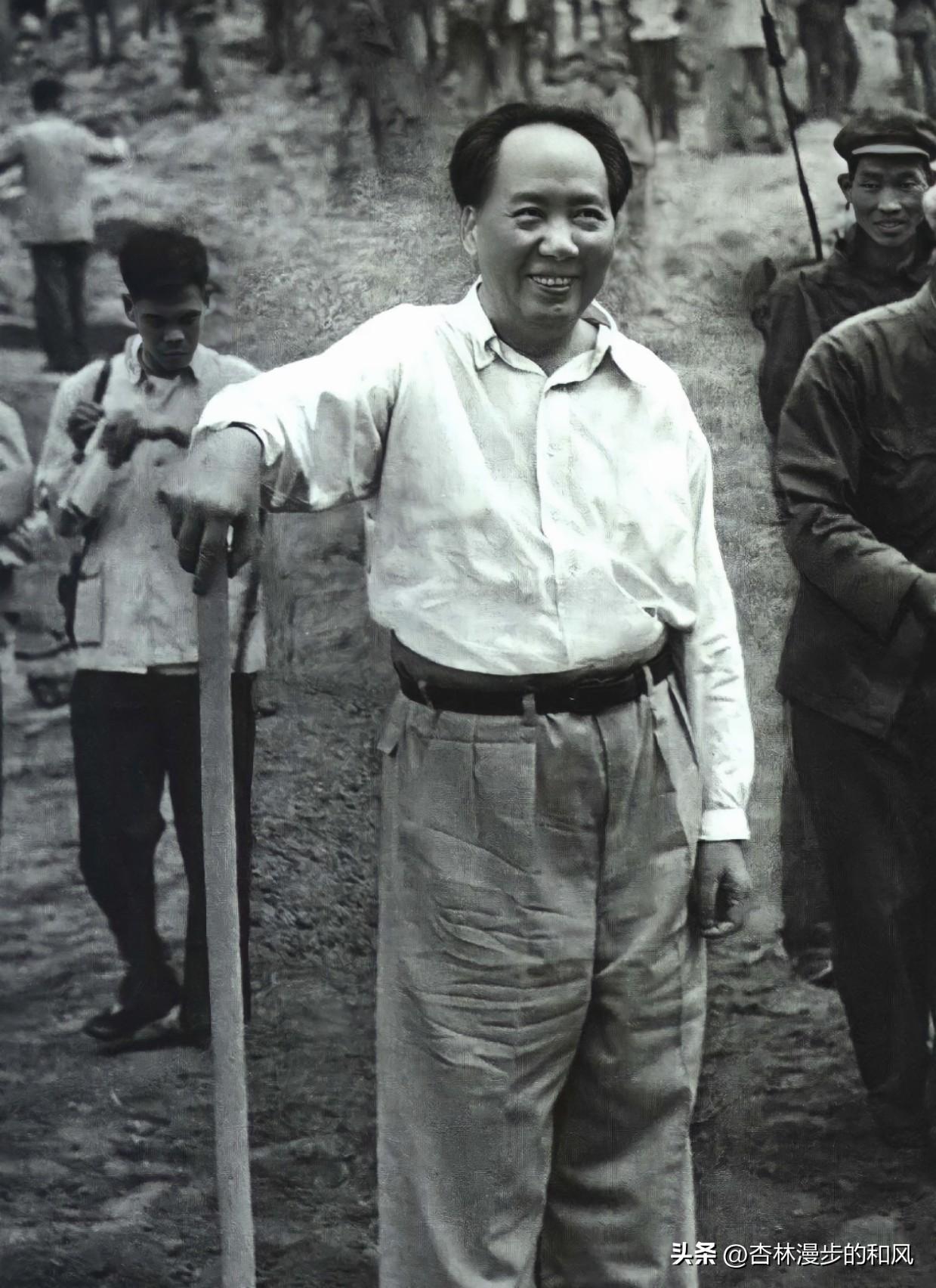 这个人的底气从哪来？老百姓心里那杆秤最清楚

敢于拿自己与伟人相比的人，真拿自己