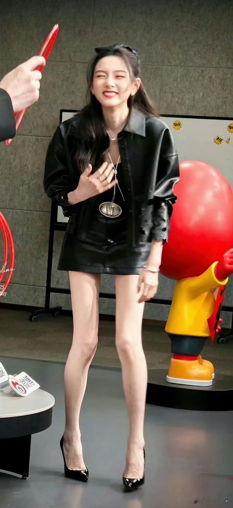 宋祖儿现在只有80斤不到了，实在是太瘦！