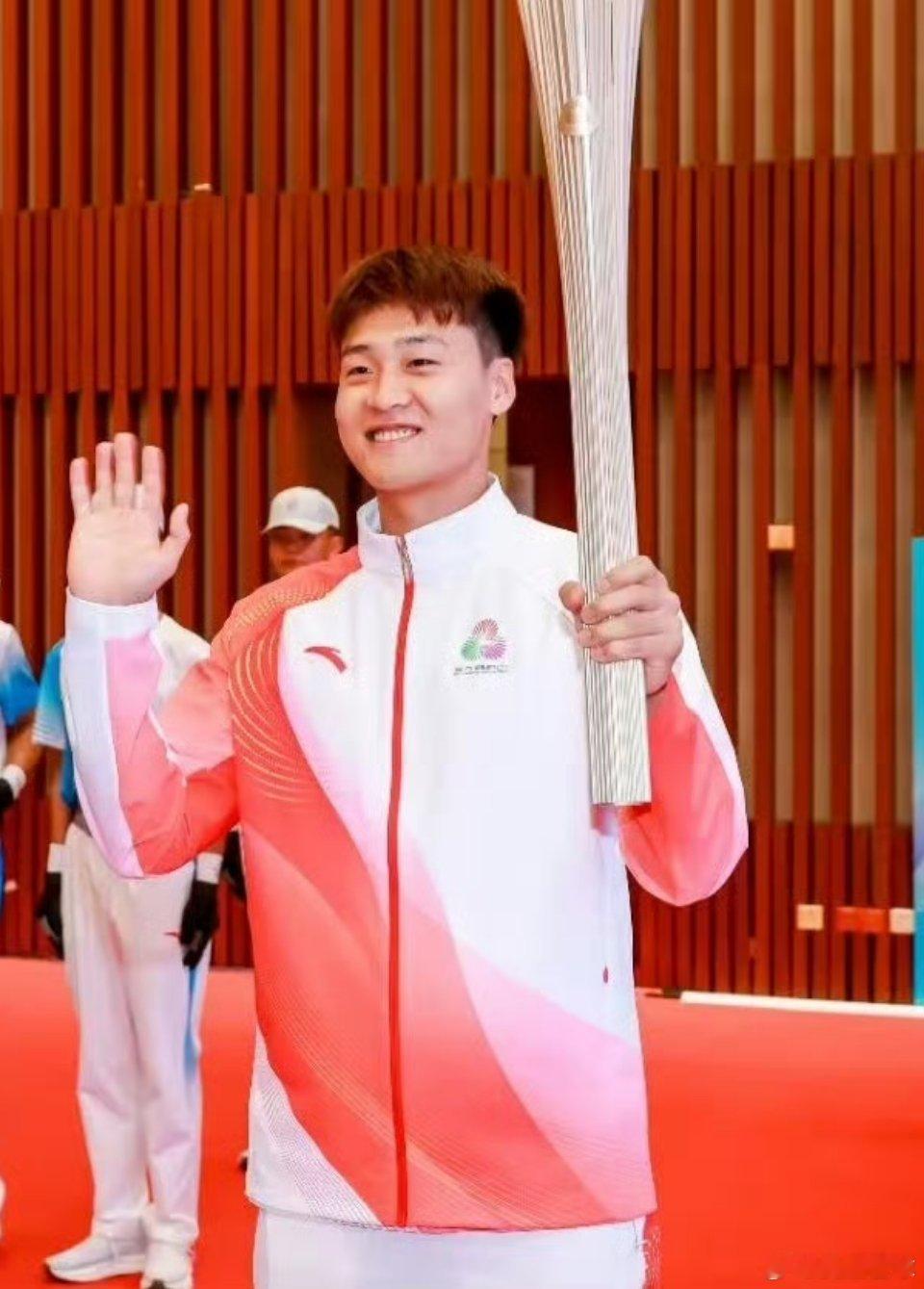 赵睿新身份亮相，68位火炬手在广州集结完毕，明天开跑！ ​​​