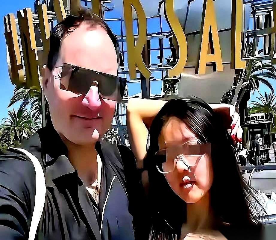 我哥们公司招人，HR想了个新招，专门对着海归。
面试通知发下去，上面没写时间地点