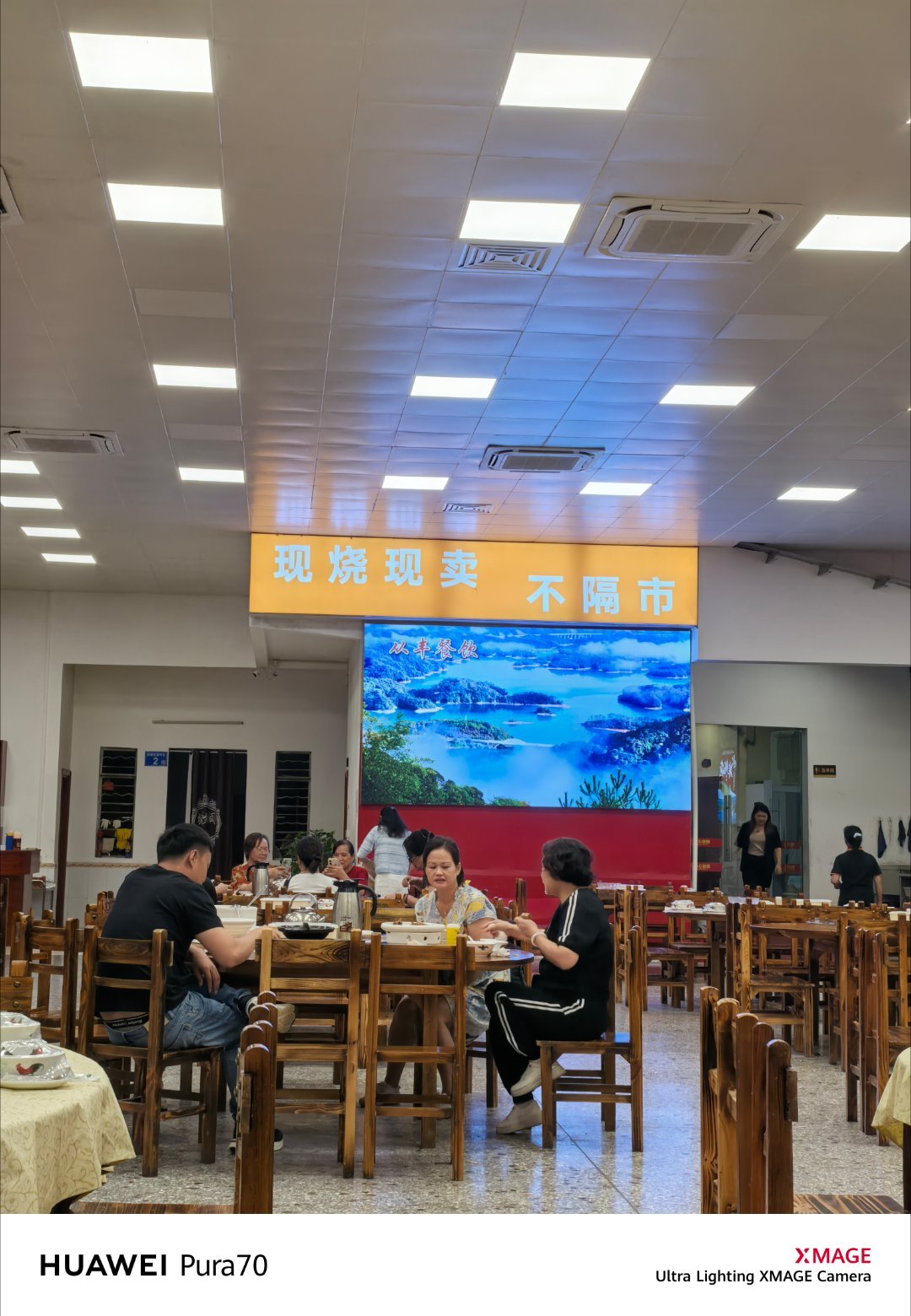 青岛人打卡老广饮食文化第三弹心心念的烧鹅终于安排上了怕吃不了半只，先来一例试试咸
