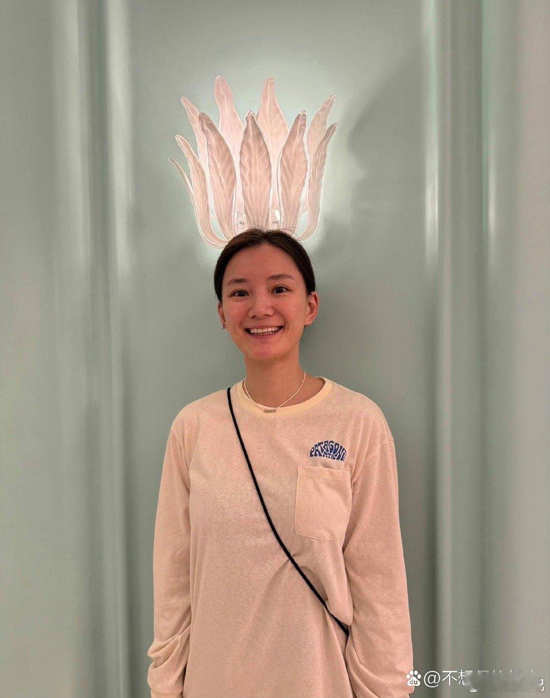 这居然是馨子，已经成家庭主妇了！看起来也很快乐 ​​​