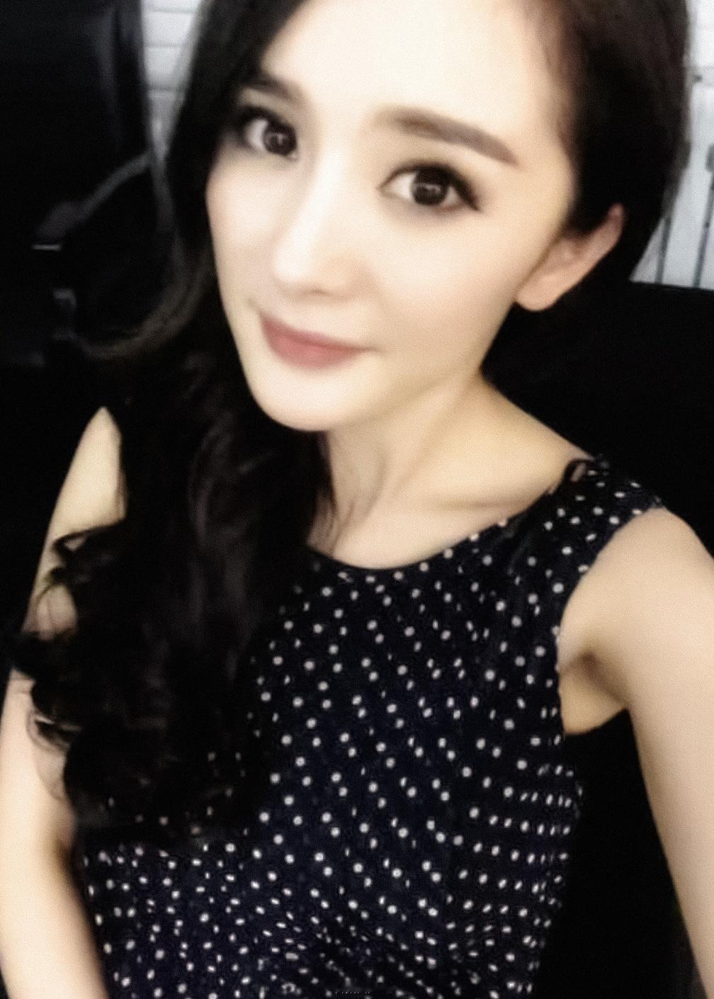 杨幂[超话] ym杨幂0912生日快乐 大家吃晚饭了吗？早期小幂怎么那么萌呀[可