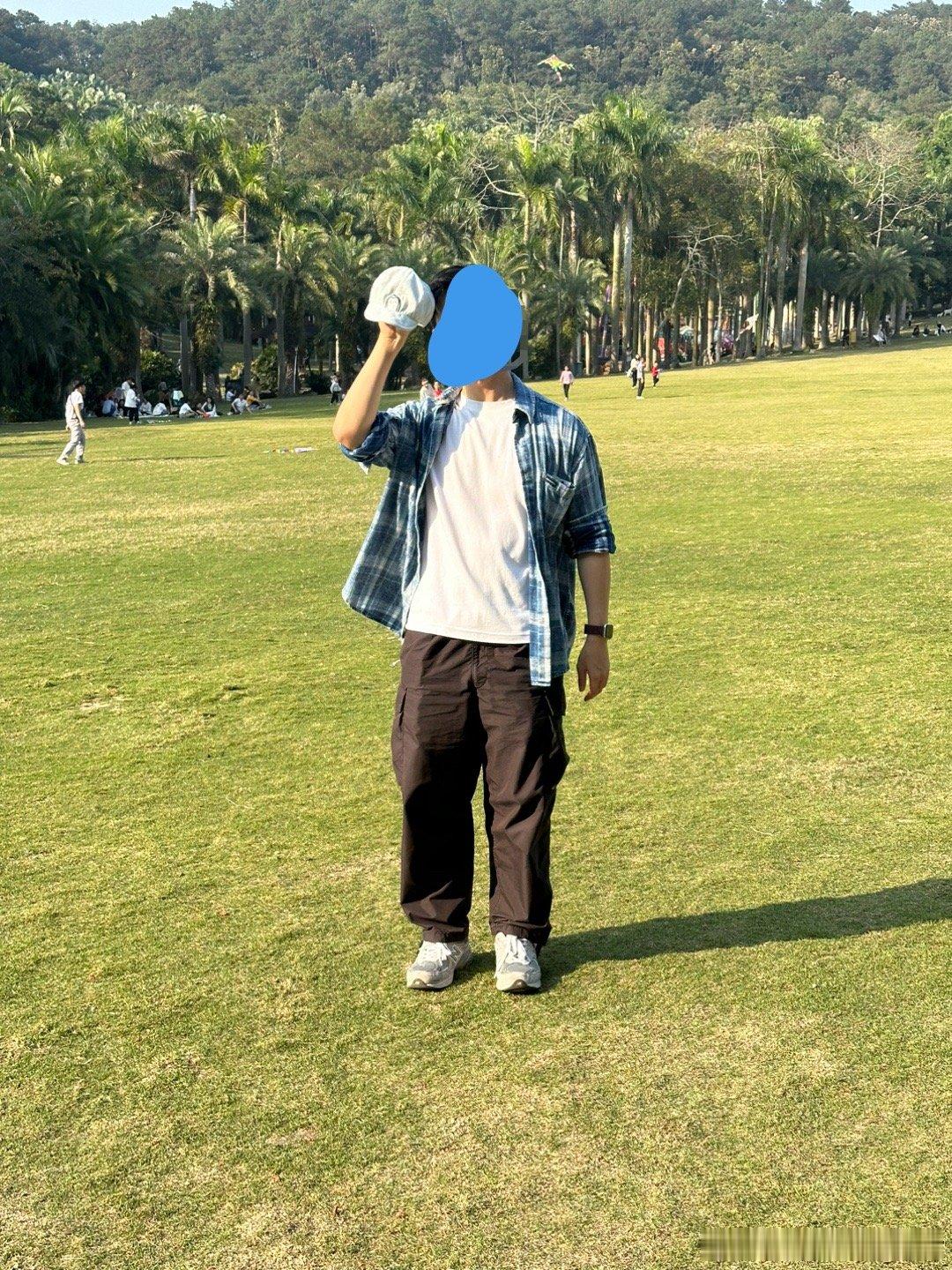 我妈跟我爸给我拍照差异还是很大的。我爸美术系毕业，自认绘画摄影都有很高水准，拍摄
