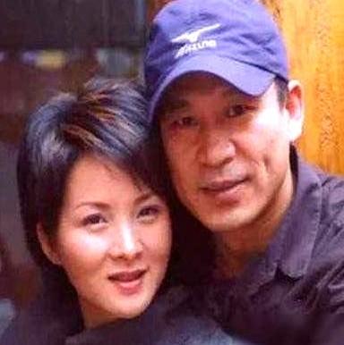 当年，27岁的谢兰嫁给大自己11岁的师小红，两人约好了丁克，不要孩子，因为她的父