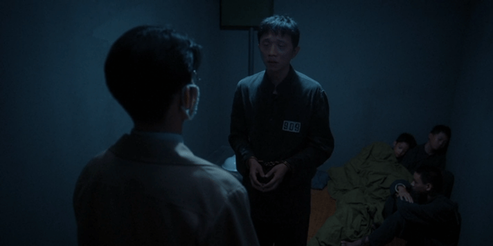 台词句句锤爆良心的剧残忍的细节被毫无保留地呈现，没有刻意渲染，却比任何加工过的情