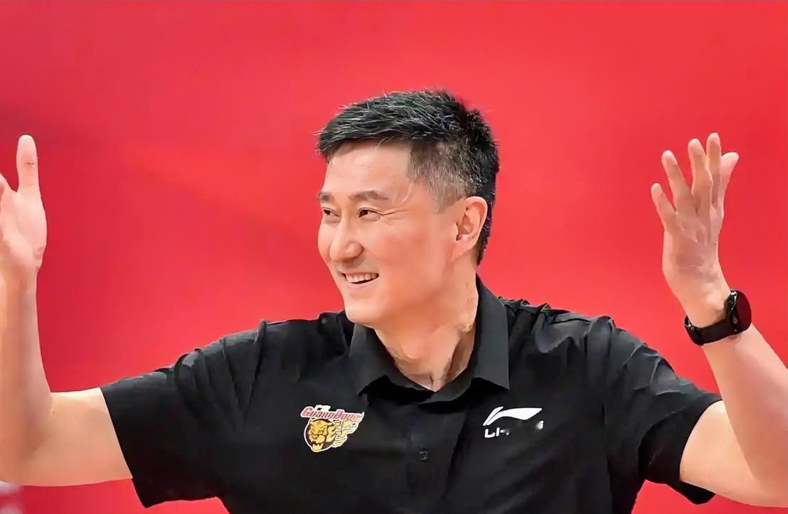 朱芳雨：杜指导，我们本来可以直接轮空进八强的，你却要浪，走了条最难的路线。
杜锋