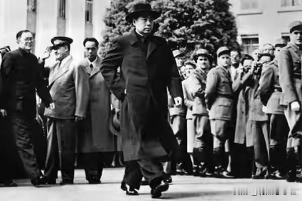 整整半个世纪，人民忘不了你

五十年前的1976年，是中国人民无比痛心的一年，那