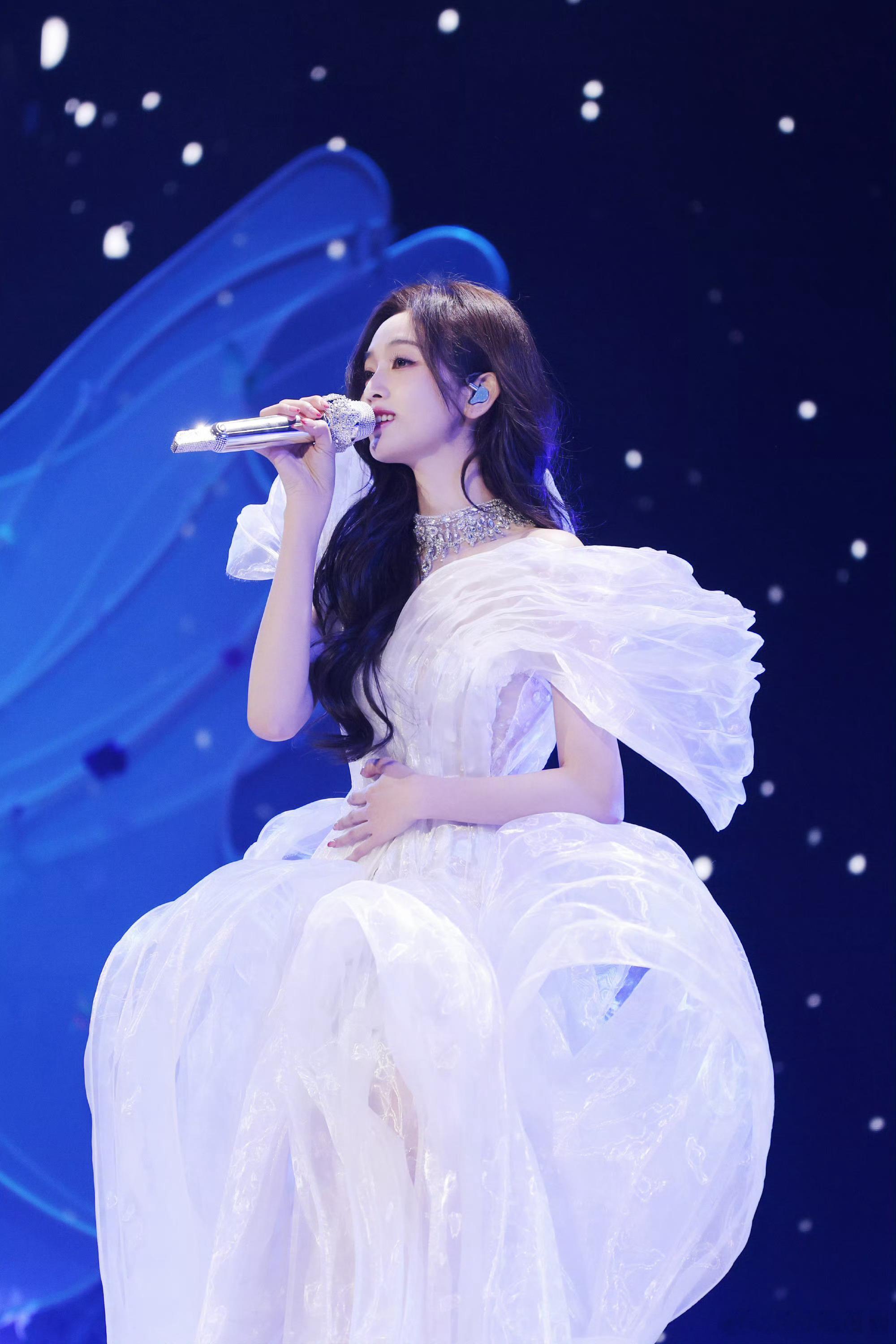 吴宣仪生日演唱会 吴宣仪要在1月11日在上海开30岁生日演唱会啦！有经典舞蹈、新