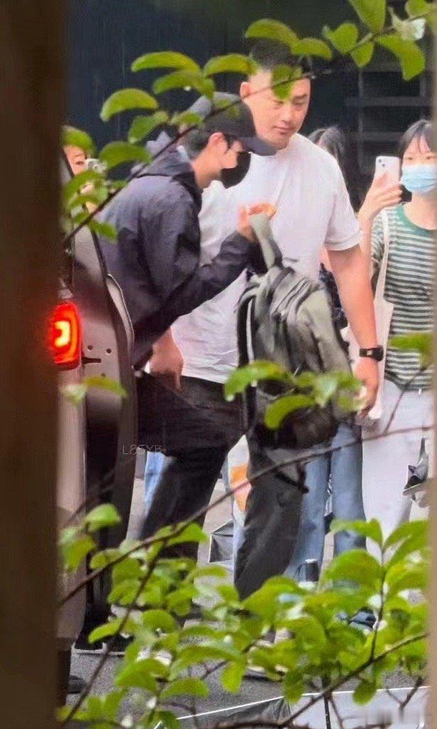 #王一博出发巴黎奥运##王一博奥运火炬手#已经等不及想看到奥运火炬手王一博啦 ​