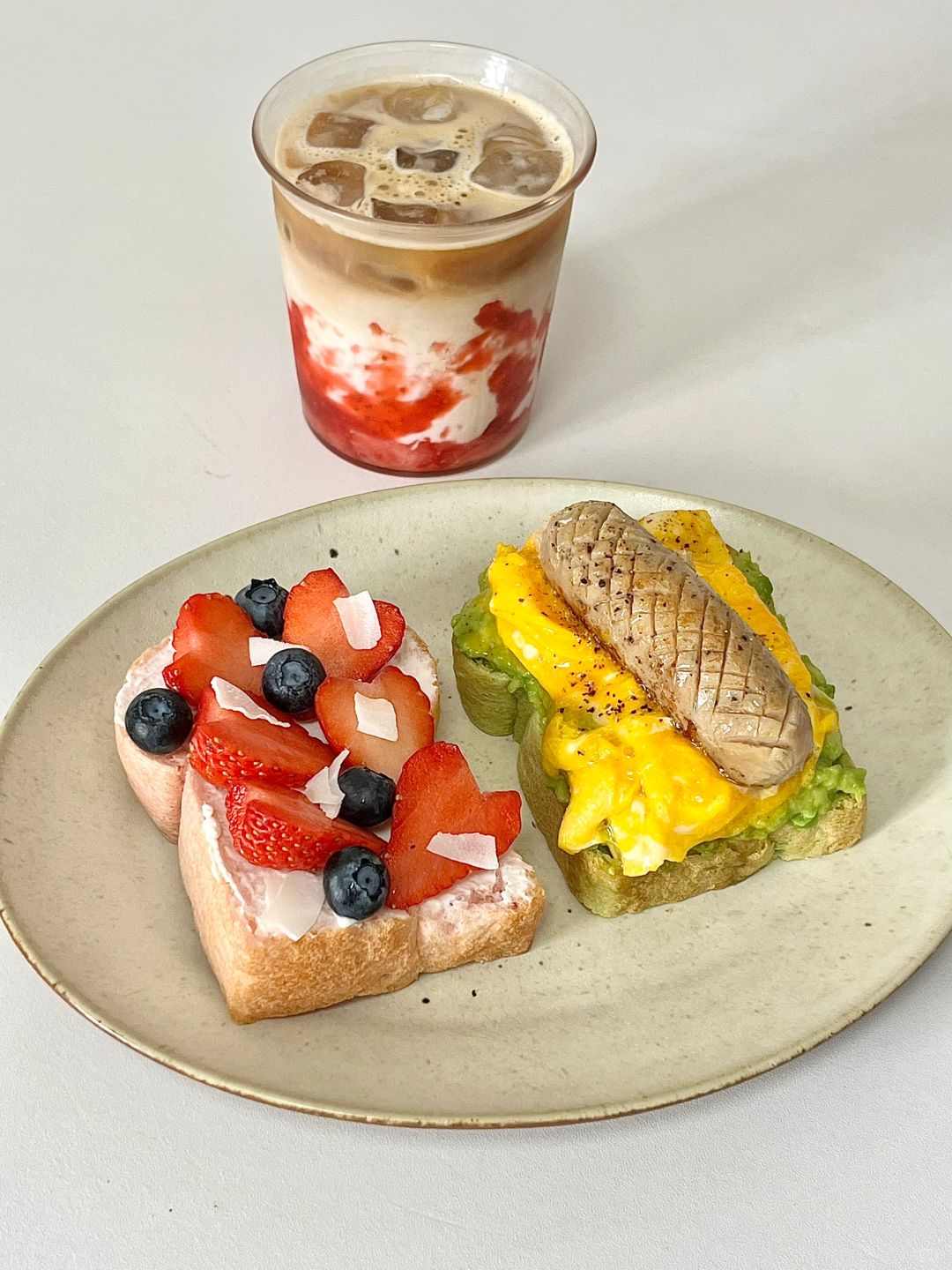 元气早餐|双拼蘑菇头吐司🍞草莓拿铁🍓☕