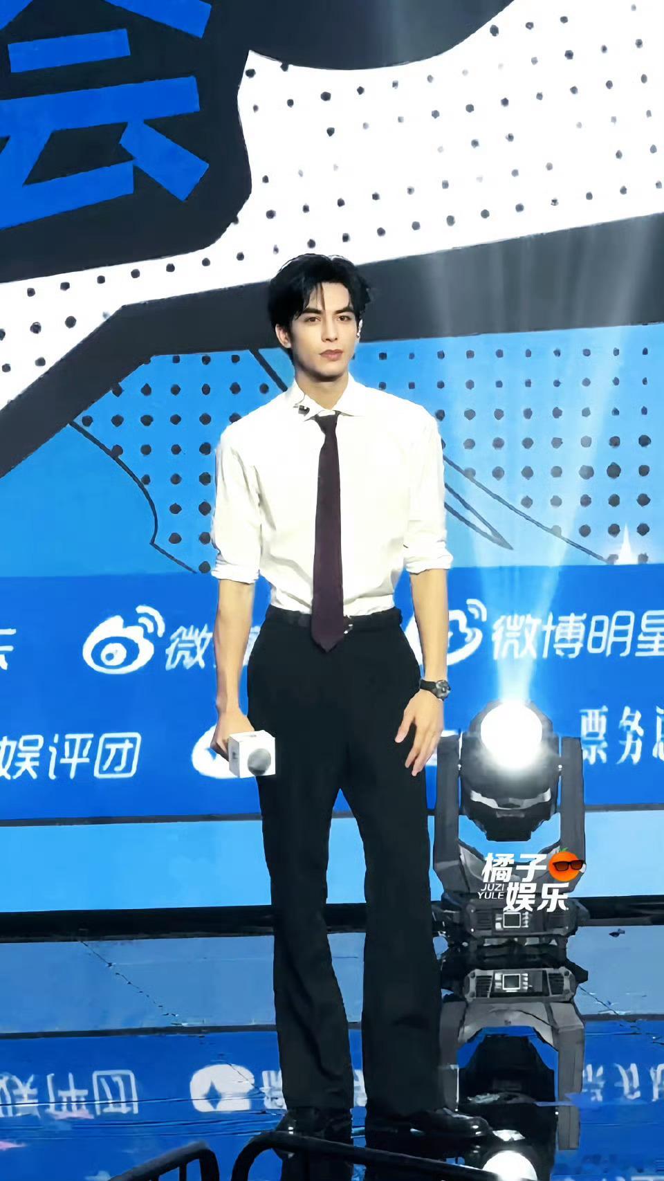 这还不帅吗！ 宋威龙 薄肌