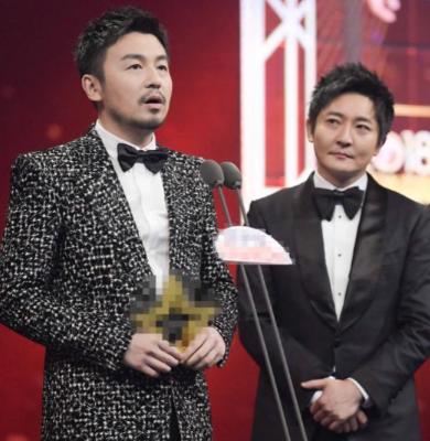 演员雷佳音说：“郭京飞这个人吧，小心眼，特脆弱，然后还特敏感，上大学那会，他们班