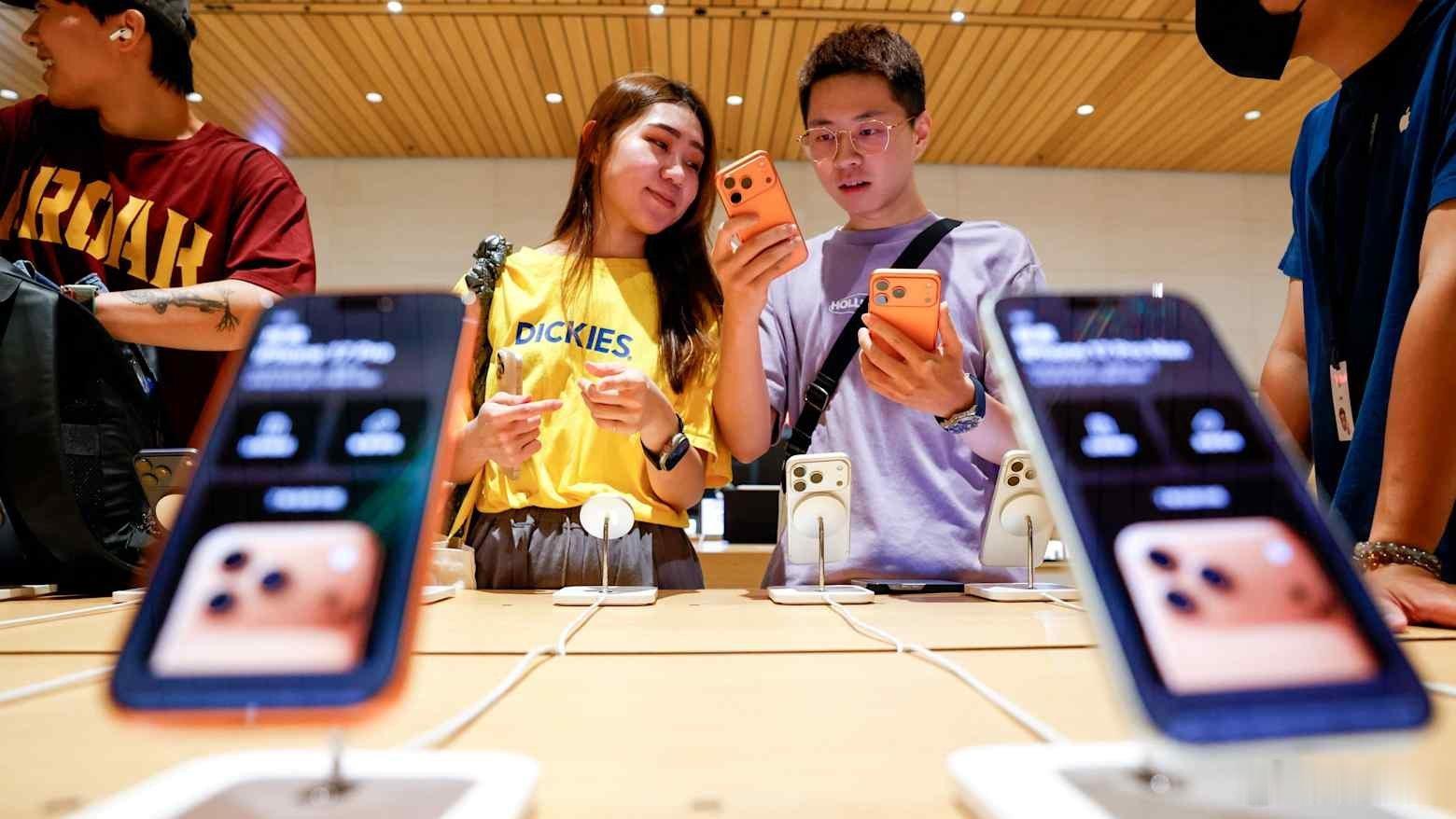 苹果提高了可折叠iPhone的出货量目标，并未下调今年iPhone的出货量预期据