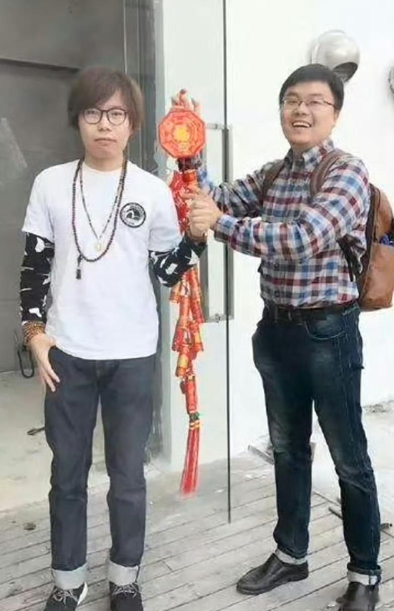 时代峰峻前老板这下惹到真饭圈了百厨大战 百厨大战节目组选人真的太会，直接请到黄锐