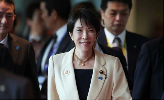 日本想找中国谈！当地时间2月15日，日本首相高市早苗就此前扣押中国渔船事件进行了