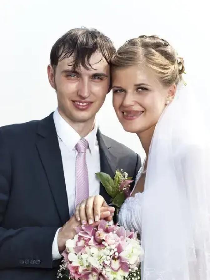 结婚这事儿，很多人觉得就是领张纸，可真过起日子来，才知道它就是找个靠谱的人一起扛