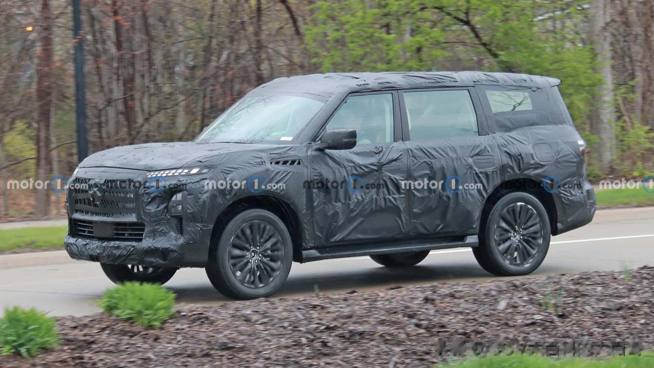 全新英菲尼迪QX80谍照再曝，看起来似乎没有现款车型霸气。但是至少传递出了一个积