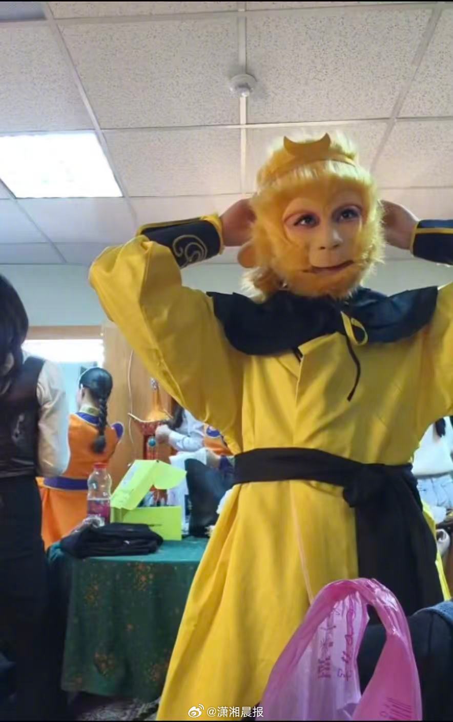 【#中国留学生扮孙悟空亮相俄罗斯选美#，惊艳亮相时很多人合照，想宣传传统文化】#