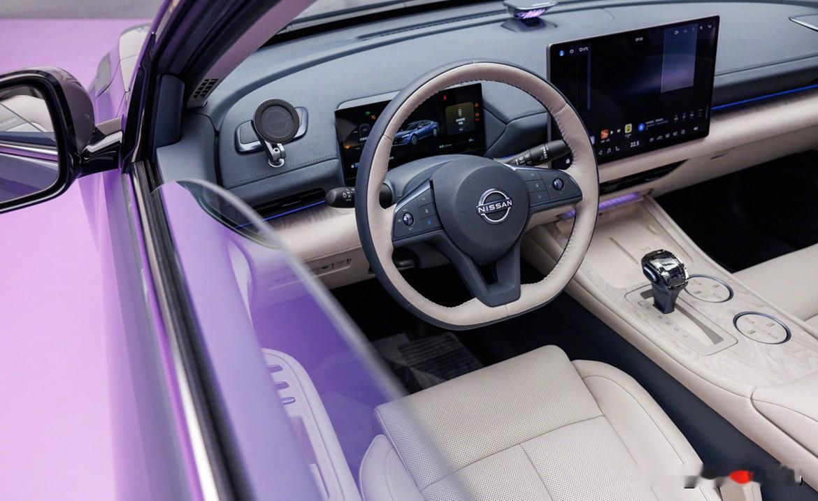 燃油车的座舱，都进化成这样了？

- 鸿蒙座舱 5.0 满血版：AI 语音助手 