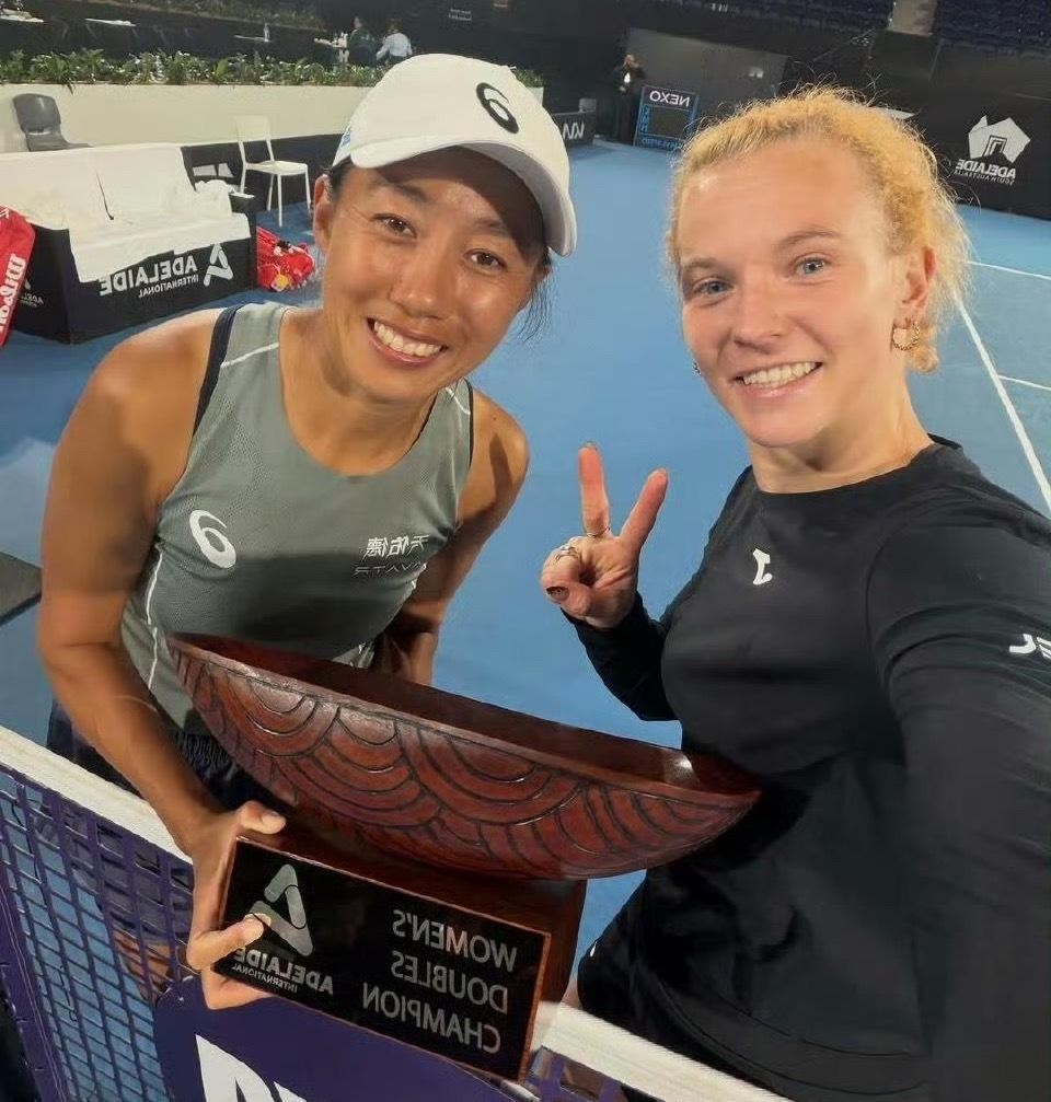 张帅阿德莱德赛女双夺冠网球talking大会  张帅/西尼亚科娃夺组合第二冠🏆