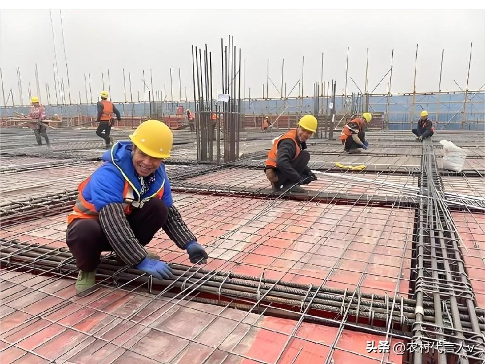 爸爸，为什么你每天起早摸黑工作，我们家还是那么穷？戳中了多少男人的心，泪目！
 