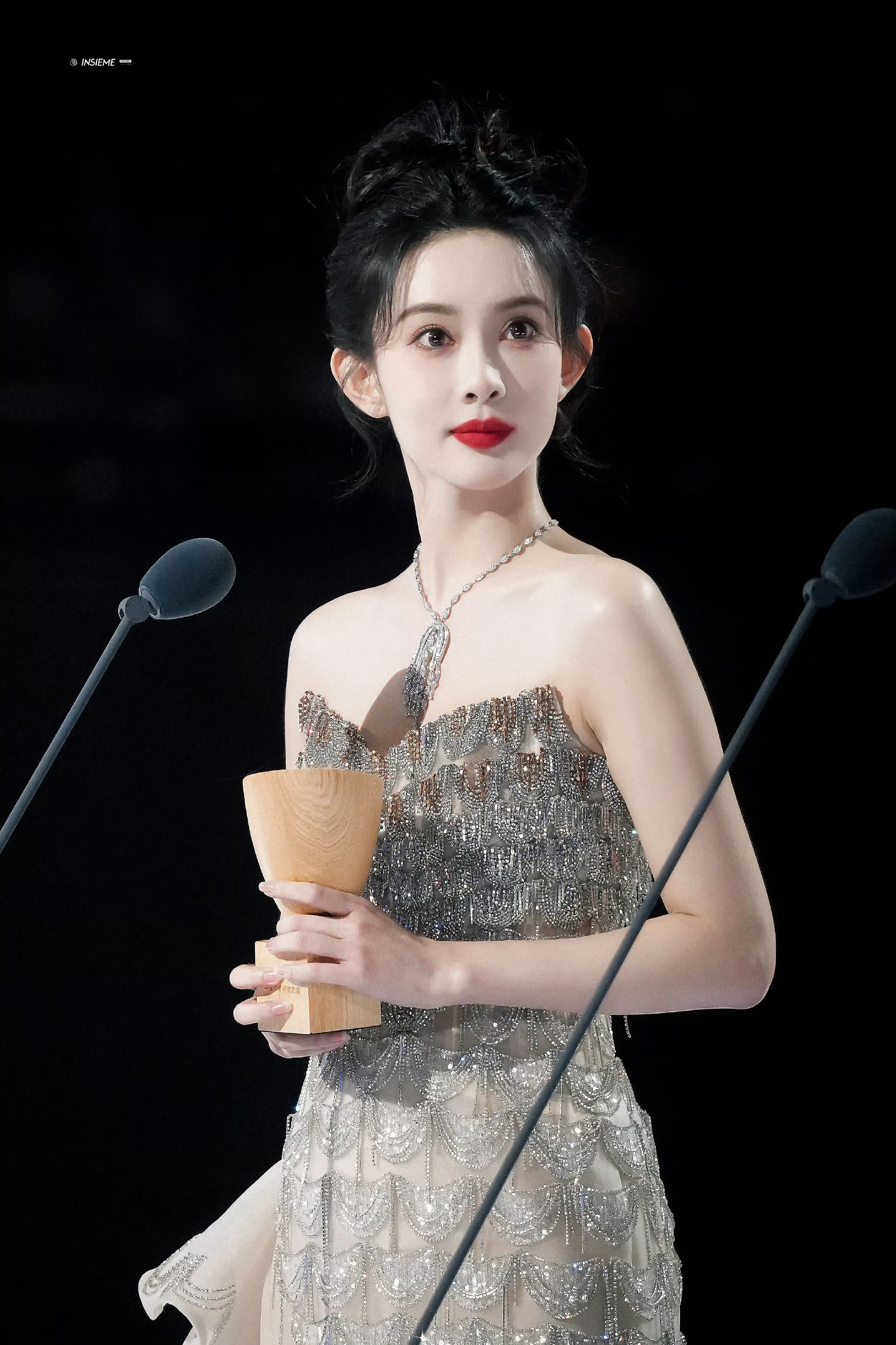 孟孟带着九重紫参加星光大赏啦[彩虹屁]期待大漂亮穿漂亮裙裙呀[好爱哦][好爱哦]