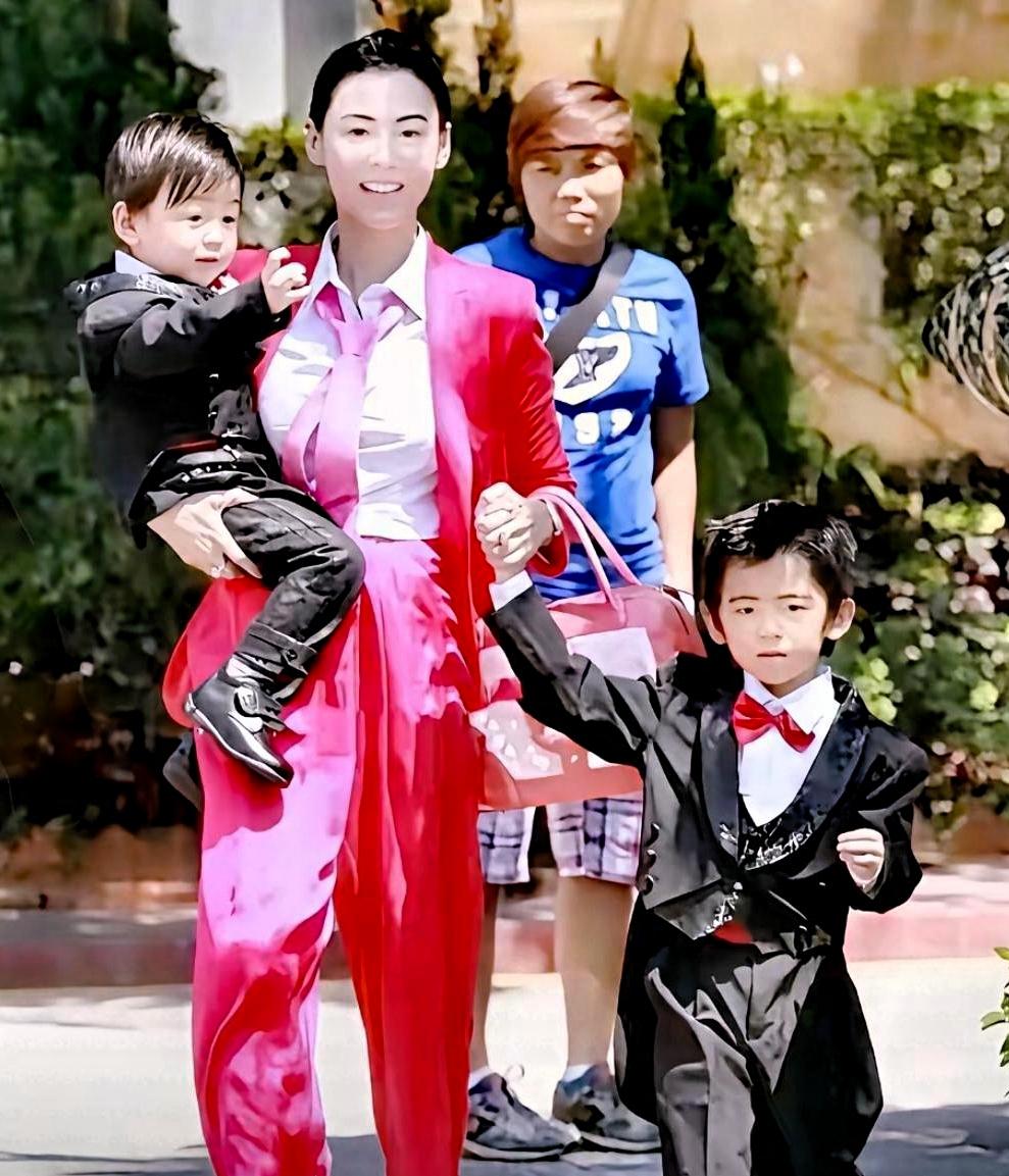 张柏芝三个儿子真实抚养现状，这么多年外界传得五花八门，很多消息其实都被过度脑补了