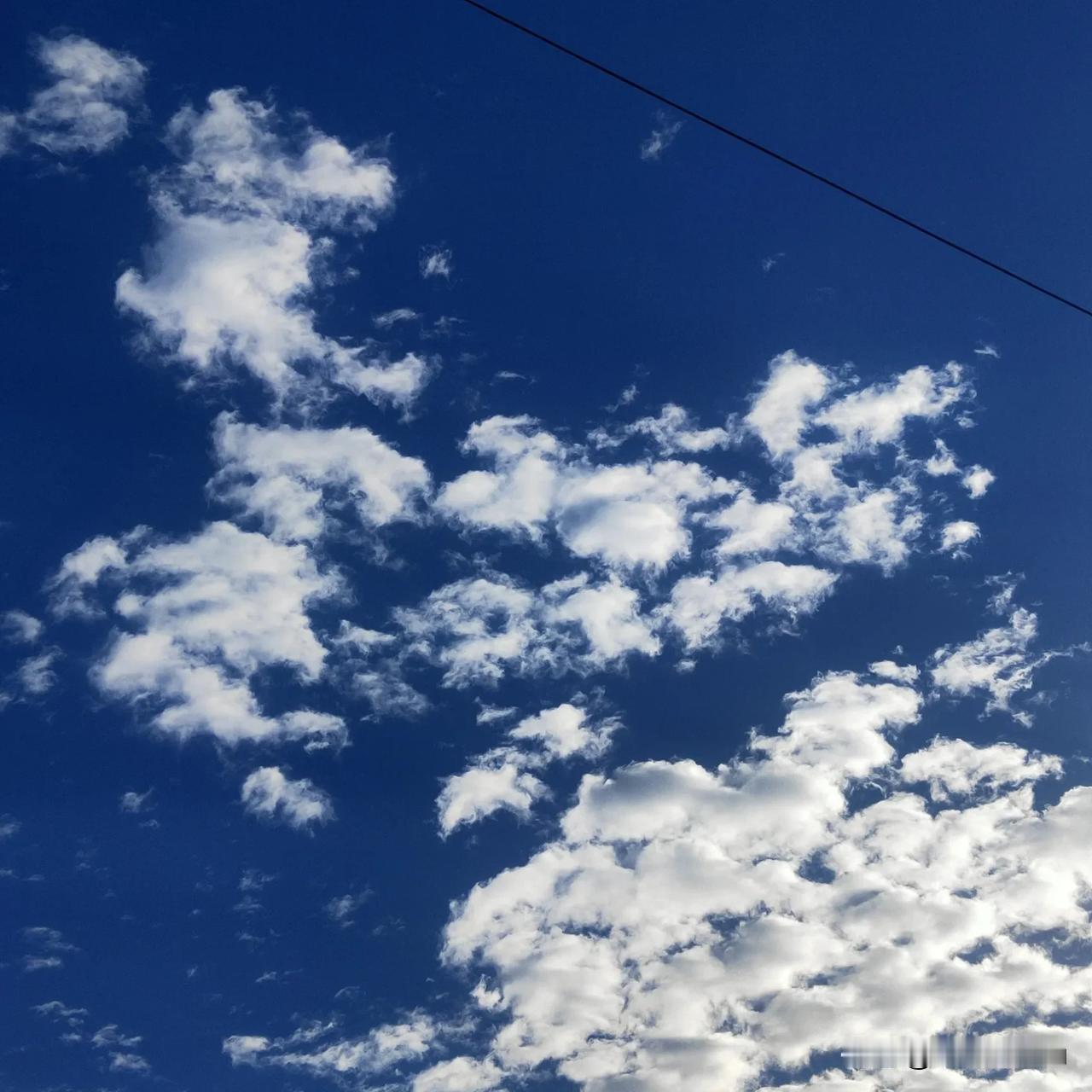 生活不会时时的去厚待我们，人生，谁在前进的路上多看那几道风景，谁在坎坷的途中多行