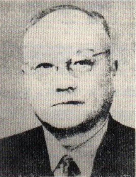 1945年，重庆的夏天闷热难熬，中统局长徐恩曾被撤职，回家摔了帽子，连茶都没喝一