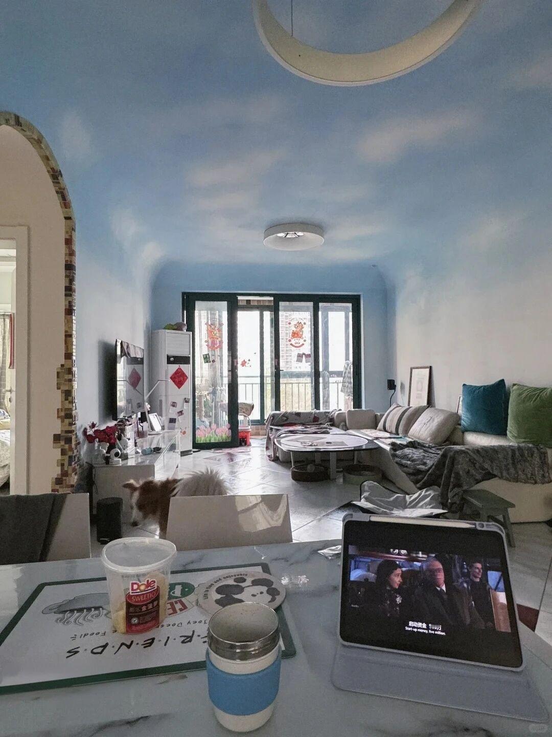 “祖传”的蓝天白云家，20多的我竟然习惯了
不用怀疑你的眼睛
这蓝天白云就是室内