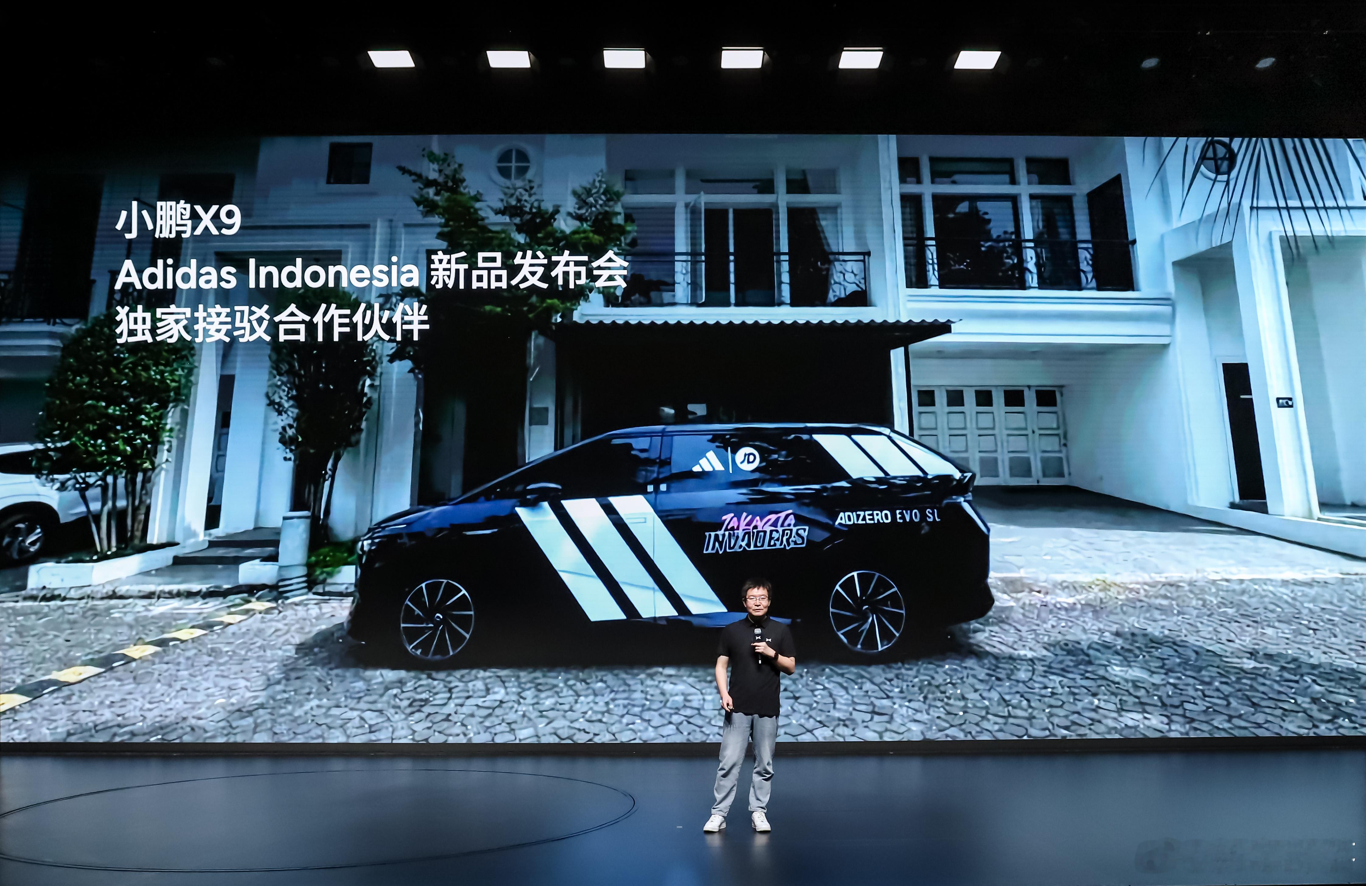 原来现在年轻人选家庭大车都这么有品味了小鹏X9直接打破MPV的方盒子油腻感，星舰