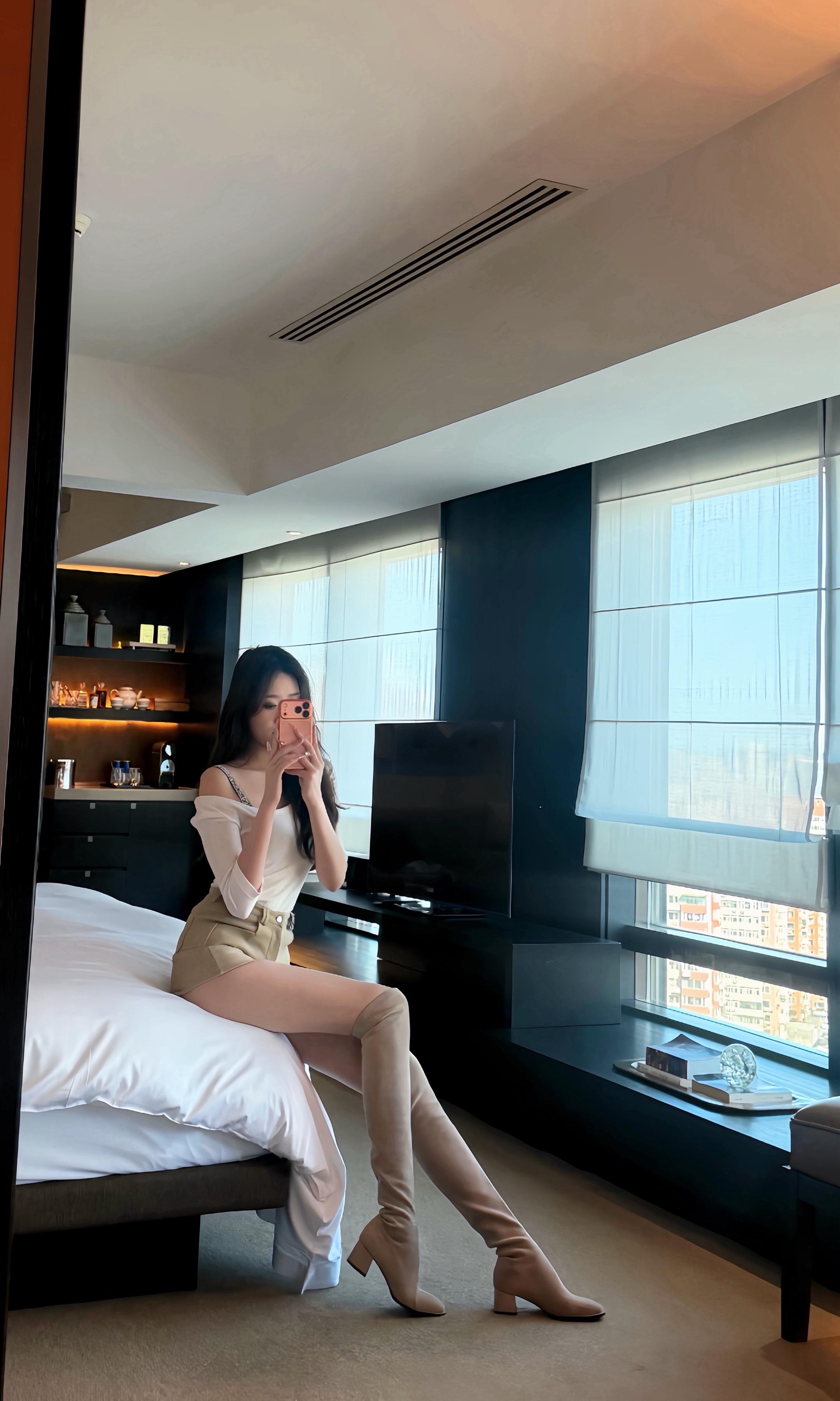 倘若你见过更大的世界还爱我 那一切还算数。
