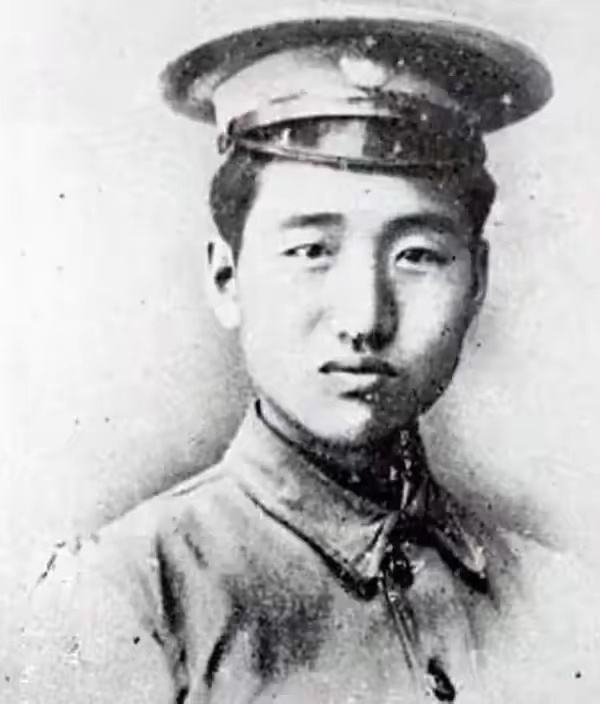 历史知识 徐向前参加了广州起义，身份是国民革命军第二方面军司令部参谋。广州起义失