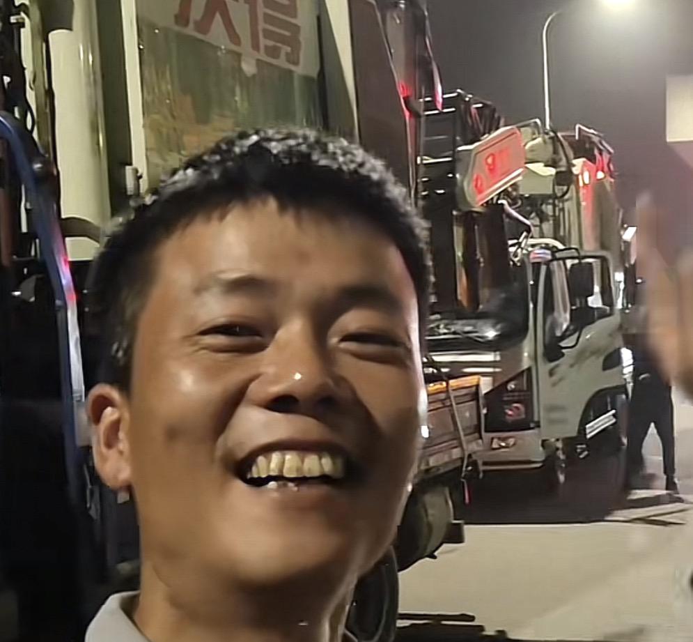 说出来你可能不太信，河南抢收小麦从不缺收割机！
每年到了麦收季节时，不少的收割机