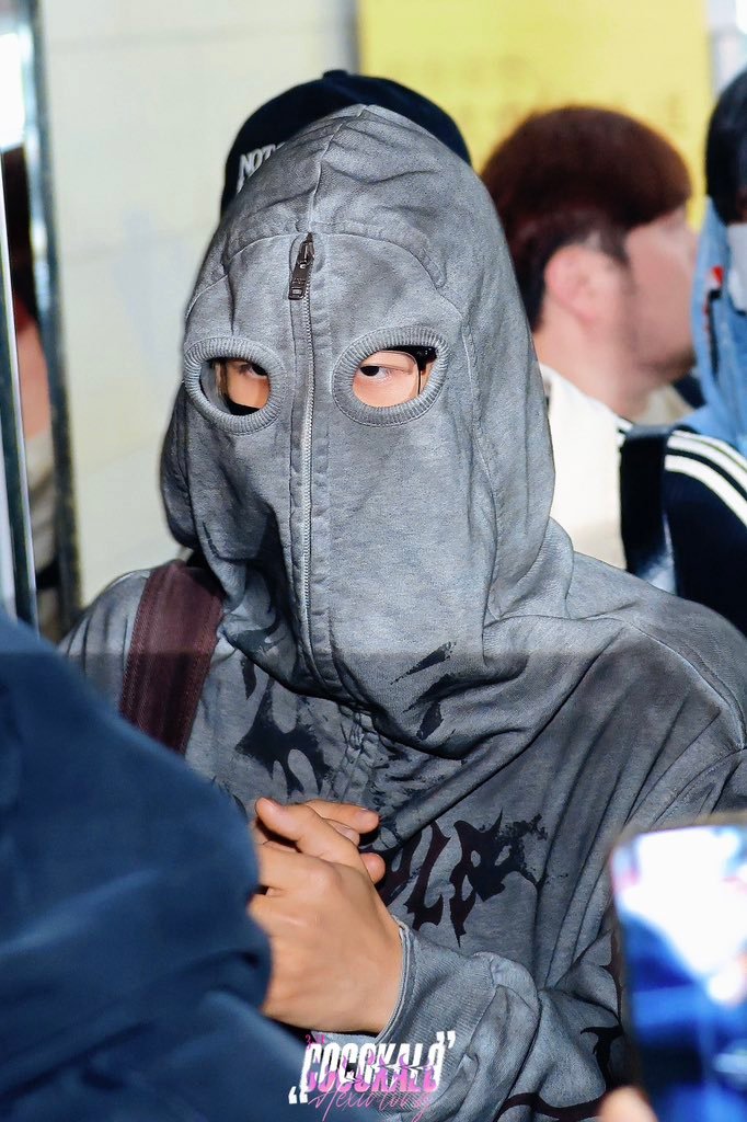 可能是艺人最初的机场Fashion（feat.贺鑫隆) 