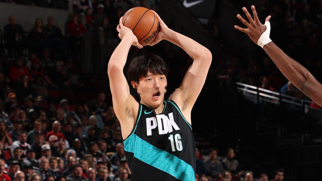 大家都看到瀚森的进步，其实今天的防守也是有明显进步的，沉退的位置和移动都更好了，