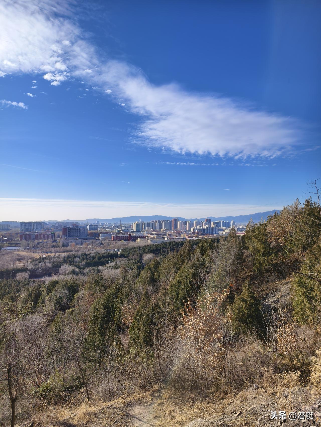 分享一张相册里随手拍的天空随手拍的奇云☁