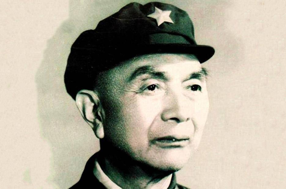 1948年，国民党高层的厅长刘裴和郭汝瑰当着蒋介石的面直接打了起来，甚至还互相指