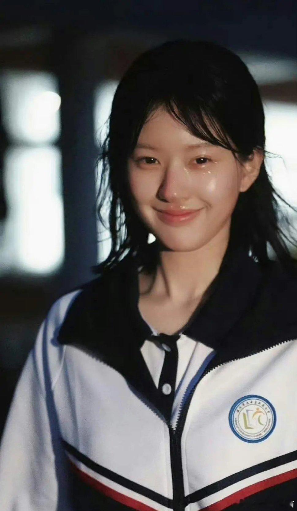 看赵露思有种看假人的感觉 ​​​