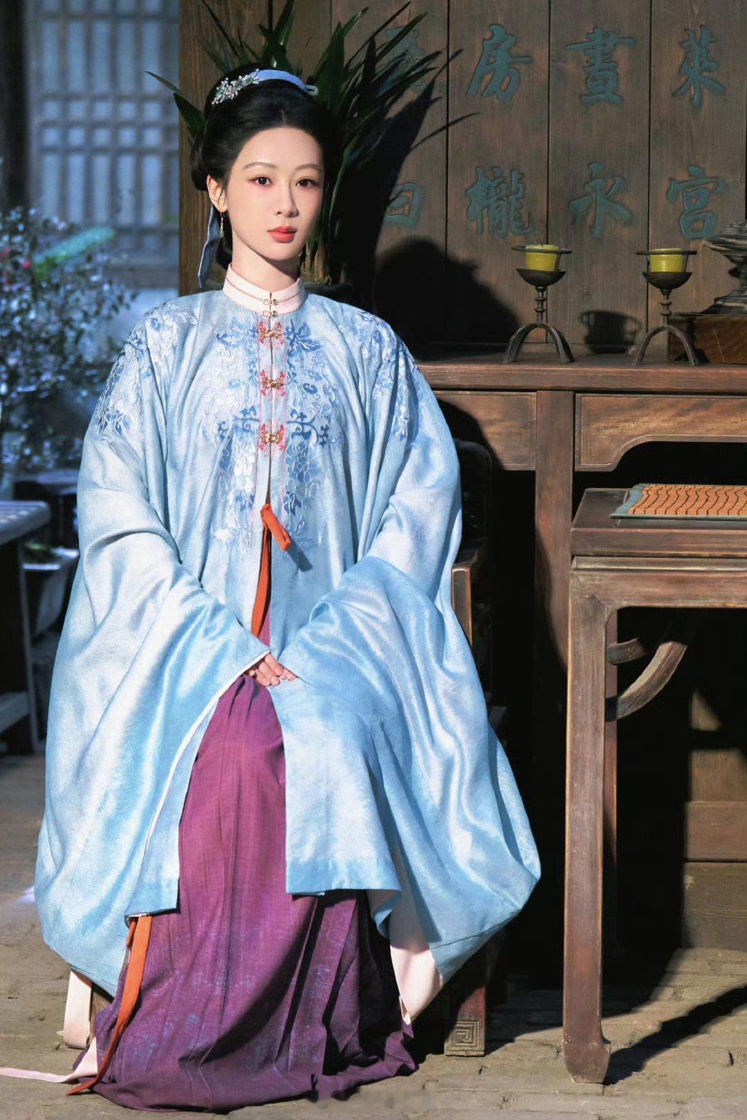 杨紫杨紫李祯 杨紫高精力人实锤 李祯这套蓝色造型好有家主气势家业最后几集是极品 