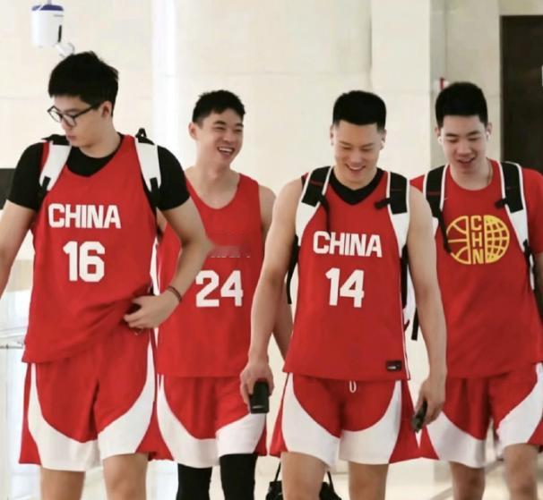 男篮大胜喀麦隆，让大家看清三个关键点，男篮三分真的蜕变了？
此役中国男篮在四国邀