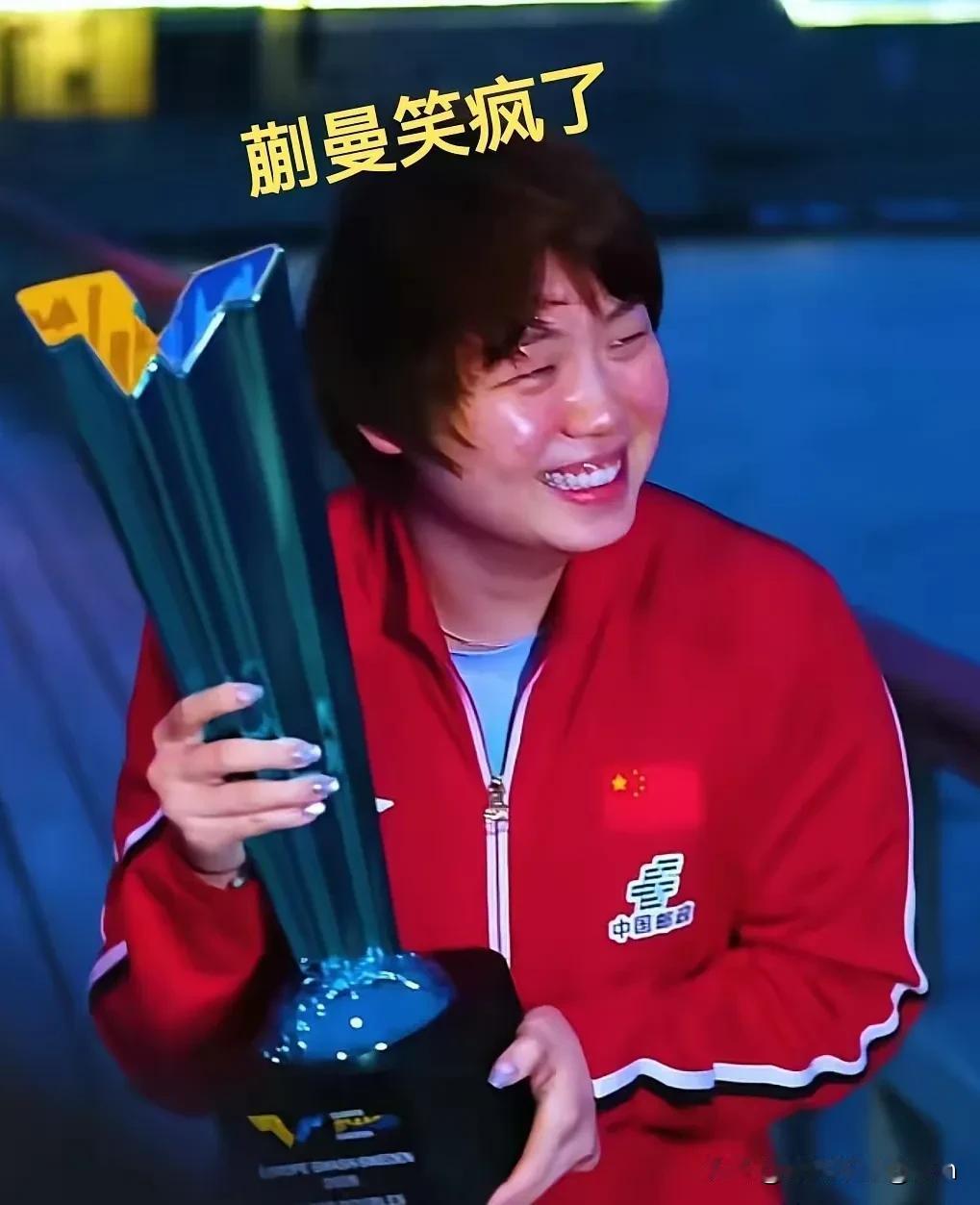 栋曼组合赛场下真的是可爱有趣的一对活宝！

拍城市冠军照时，外面风好大，吹乱了小