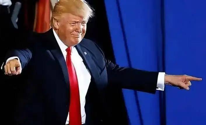 特朗普敢放狠话，但如果遇到狠人，也能随时给自己找台阶下，找不到就自己造一个。确实