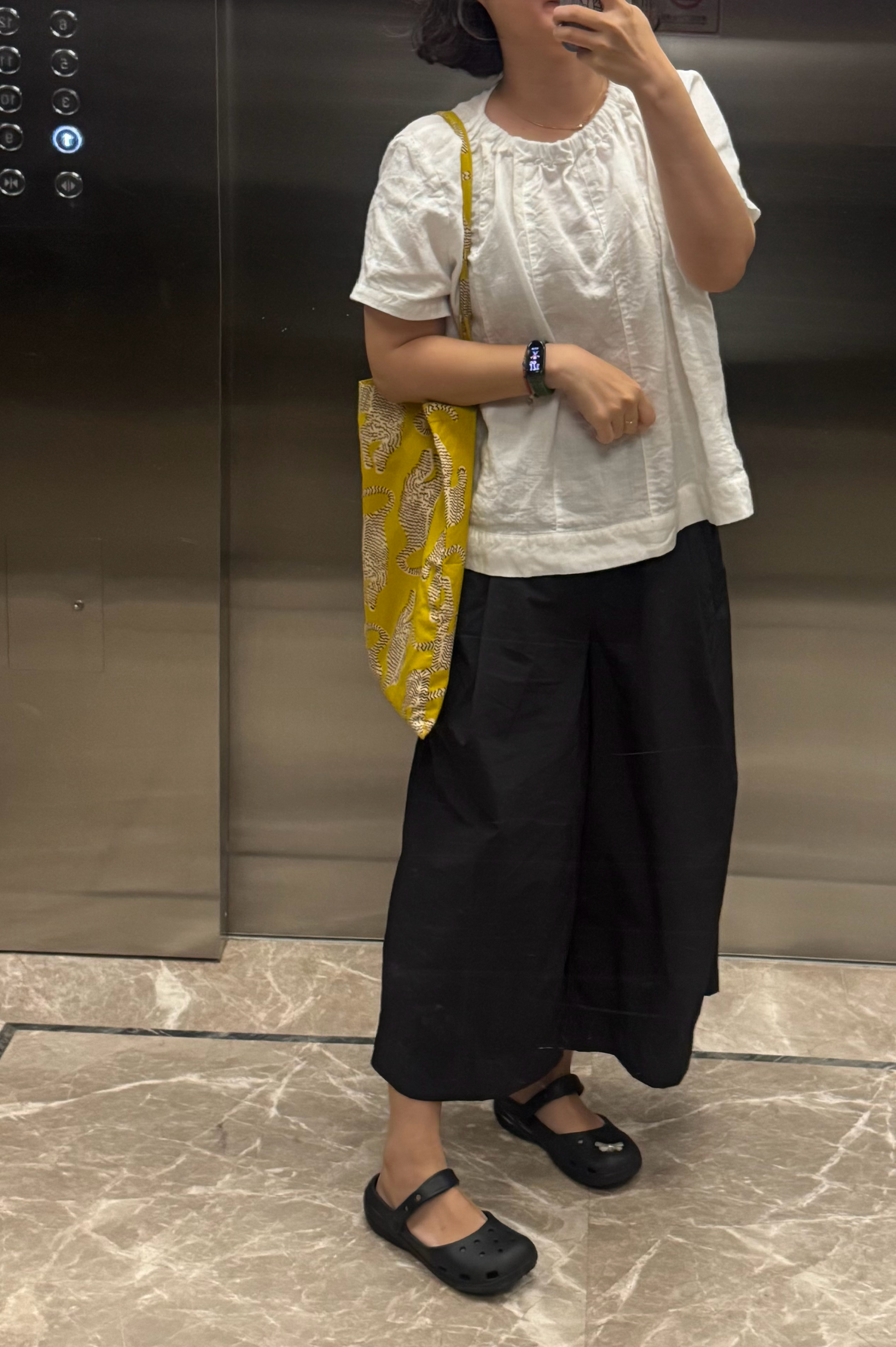 花 200 块钱染了个头。 