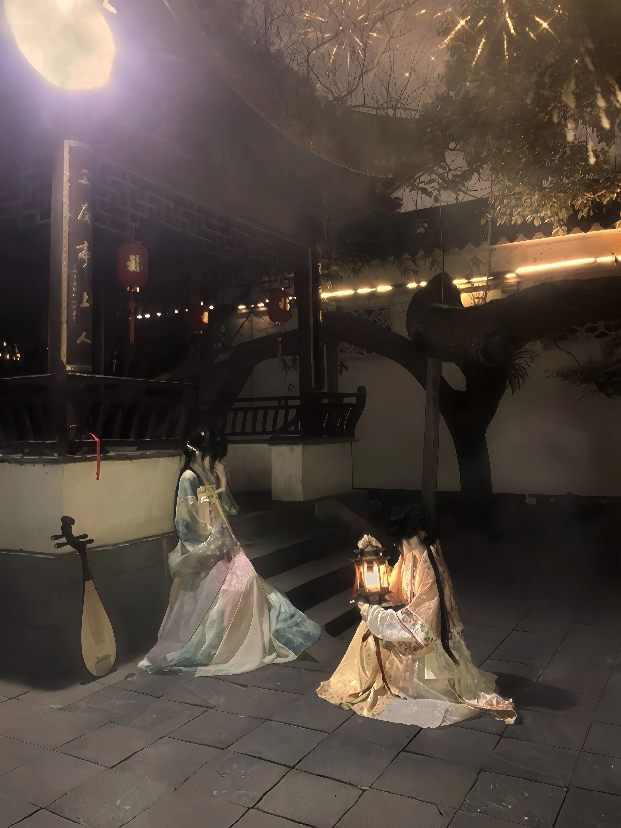 “琴瑟指尖轻弹，檐下燕子呢喃”