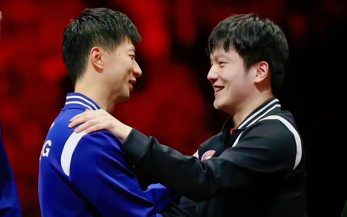 到底是谁拍的这张照片啊，必须要给摄影师加鸡腿，
这张照片里马龙和樊振东两人时隔数