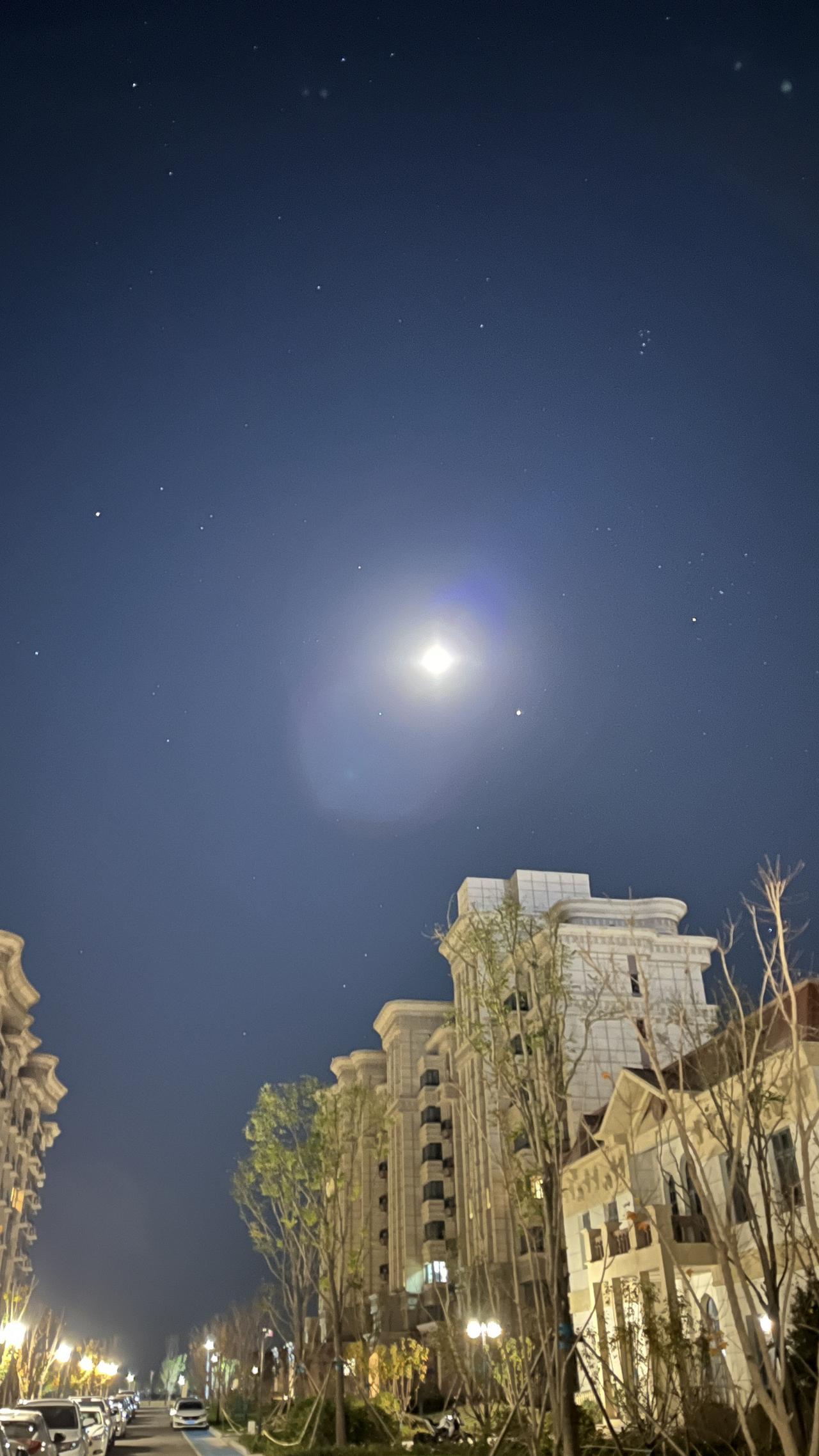 月亮🌙 一起看月亮 今晚月亮好圆 随手拍天空 城市的夜晚